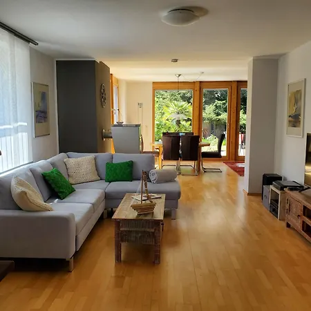 Helle 120 Qm Mit Terrasse Und Gartenblick