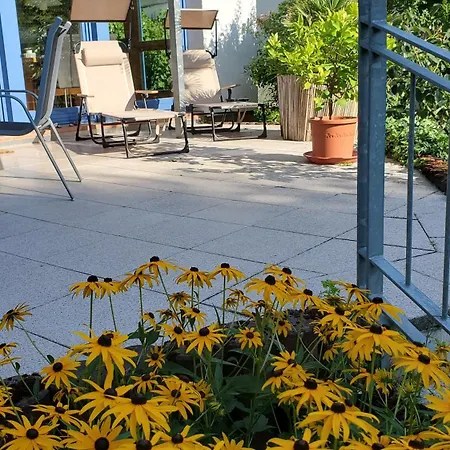 Apartment Helle 120 Qm Mit Terrasse Und Gartenblick